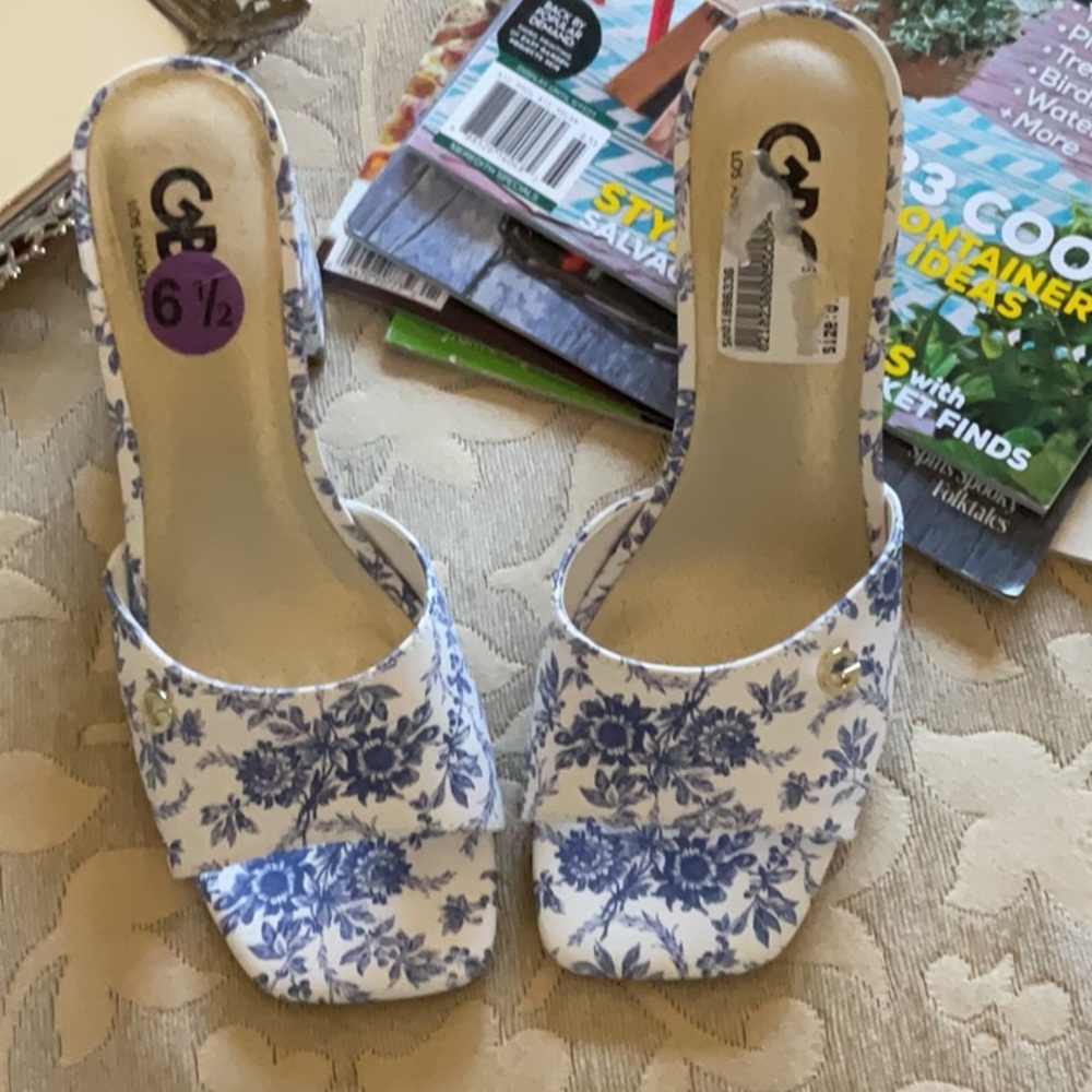 GUESS Women's Gallai Heeled Sandal NWOT - Picture 11 of 12